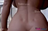 Poup&eacute;e africaine en TPE tr&egrave;s forte avec d&eacute;tails et seins &eacute;normes Keira 165cm 6YE