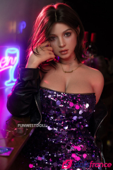 Sexdoll en silicone Lyra tueuse à gage 157cm G-cup FunWestDoll