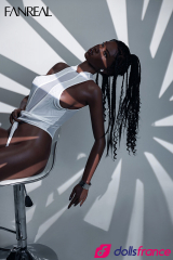 Ellie sexdoll en silicone noire avec des tresses 173cm D cup FanReal