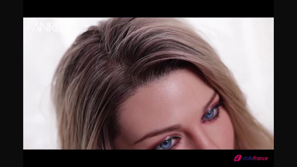 Belle sex doll blonde aux yeux bleus Maria 155cm F-cup FanReal