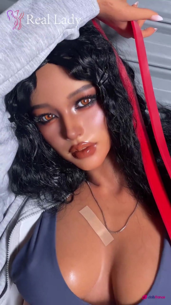 Lexi love doll en silicone sportive latine à grosse poitrine 170cm bonnet C Real Lady