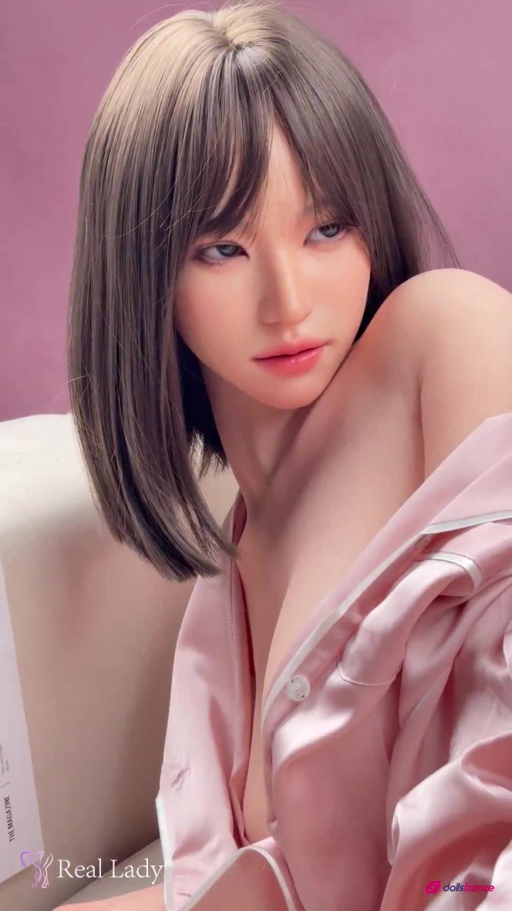 Sex doll silicone Viki asiate à gros cul ROS MAX 150cm bonnet E Real Lady