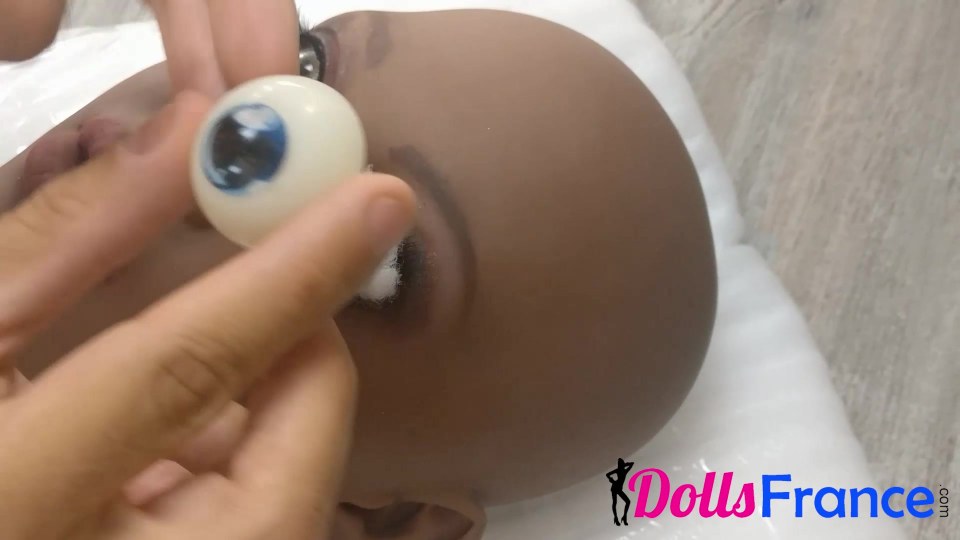 Comment changer les yeux d'une poupée